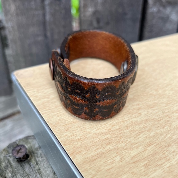 Handcrafted Tooled Leather Cuff Bracelet With Shotgun Shell Centerpiece - Picture 3 of 14